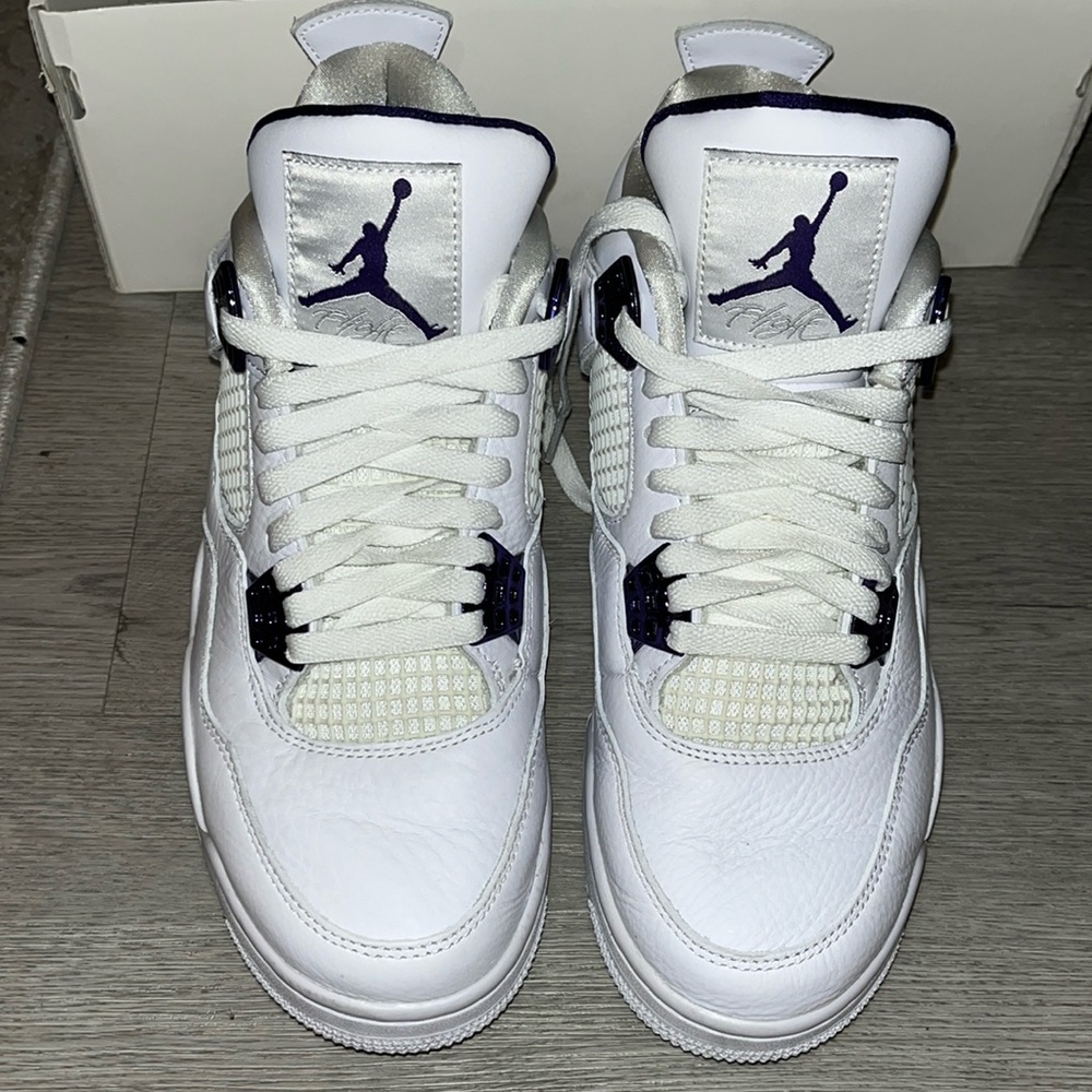 Like new Air Jordan 4 retro white/court purple